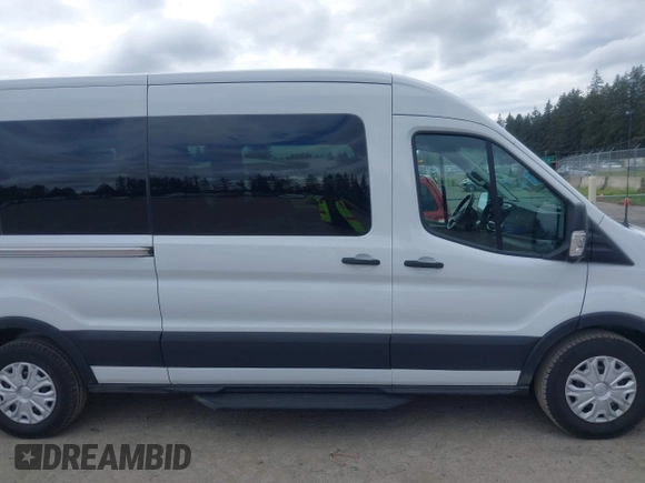 2025 Ford Transit Passenger XL with VIN 1FBAX2C87SKA21405, listed as a IAAI auction lot 42203780 with 1,924 mi miles and . Bid and sale history available at carsss.com. Image 13.
