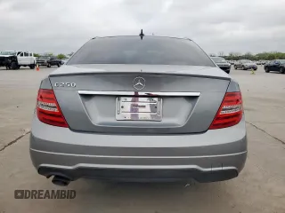 2012 Mercedes-Benz C 250 Sport z VIN WDDGF4HB6CA614646, wystawiony jako Copart lot #50826495 z przebiegiem 114 435 mil mil oraz Szkoda całkowita • Salvage title. Historia ofert i sprzedaży dostępna na DreamBid. Obrazek 6.