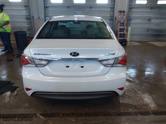 2014 Hyundai Sonata Hybrid with VIN KMHEC4A42EA117405, listed as a IAAI auction lot 41157185 with 74,225 mi miles. Bid and sale history available at carsss.com. Image 15.