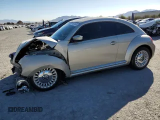 2014 Volkswagen Beetle 2.5L w/Sun with VIN 3VWJP7AT8EM629833, listed as a Copart auction lot 44813425 with 81,625 mi miles and Salvage Title. Bid and sale history available at DreamBid. Image 1.