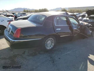 1999 Lincoln Town Car Signature with VIN 1LNHM82W4XY721047, listed as a Copart auction lot 43968685 with 88,653 mi miles and Salvage Title. Bid and sale history available at carsss.com. Image 3.