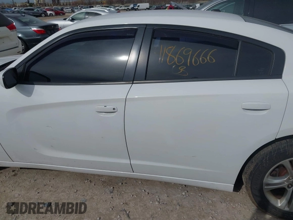 2015 Dodge Charger SE z VIN 2C3CDXBGXFH812015, wystawiony jako IAAI lot #41869666 z przebiegiem 108 823 mil mil oraz . Historia ofert i sprzedaży dostępna na DreamBid. Obrazek 14.