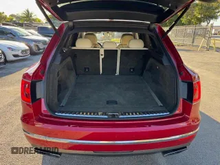 2017 Bentley Bentayga W12 z VIN SJAAC2ZV1HC014037, wystawiony jako Copart lot #54799655 z przebiegiem 36 099 mil mil oraz Szkody całkowita. Historia ofert i sprzedaży dostępna na DreamBid. Obrazek 6.