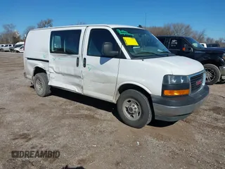 2021 GMC Savana Cargo Van with VIN 1GTW7AF73M1305847, listed as a IAAI auction lot 41728591 with 124,154 mi miles. Bid and sale history available at carsss.com. Image 1.