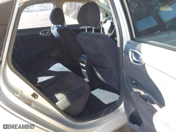 2013 Nissan Sentra SR with VIN 3N1AB7AP5DL635584, listed as a IAAI auction lot 41686634 with 137,203 mi miles. Bid and sale history available at carsss.com. Image 8.
