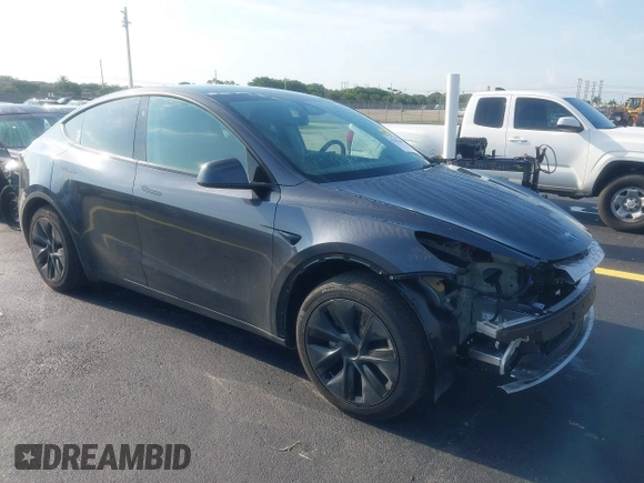 2024 Tesla Model Y with VIN 7SAYGDED3RA329355, listed as a IAAI auction lot 42343269 with 8,334 mi miles and . Bid and sale history available at DreamBid. Image 1.