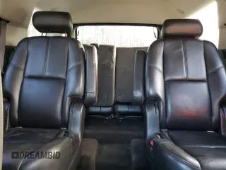 2008 GMC Yukon Denali z VIN 1GKFK63828J227662, wystawiony jako Copart lot #49750375 z przebiegiem 21 720 mil mil oraz Szkody całkowita. Historia ofert i sprzedaży dostępna na DreamBid. Obrazek 10.