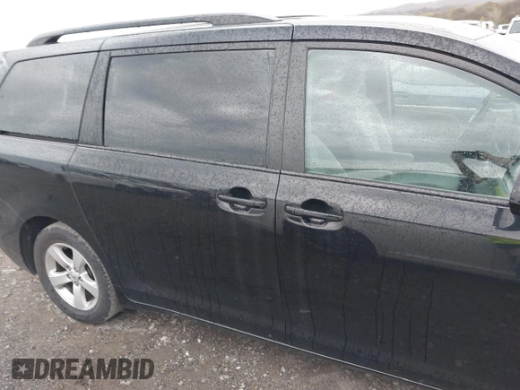 2017 Toyota Sienna LE Auto Access Seat with VIN 5TDKZ3DC4HS801298, listed as a IAAI auction lot 40805212 with 133,991 mi miles. Bid and sale history available at carsss.com. Image 13.