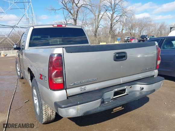 2000 Chevrolet Silverado 1500 LS with VIN 1GCEC19T9YZ220406, listed as a IAAI auction lot 41727419 with 185,131 mi miles. Bid and sale history available at carsss.com. Image 3.