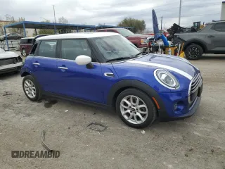 2020 MINI Hardtop 4 Door Cooper with VIN WMWXU7C00L2M50809, listed as a Copart auction lot 48586555 with 29,538 mi miles and Salvage title. Bid and sale history available at DreamBid. Image 4.