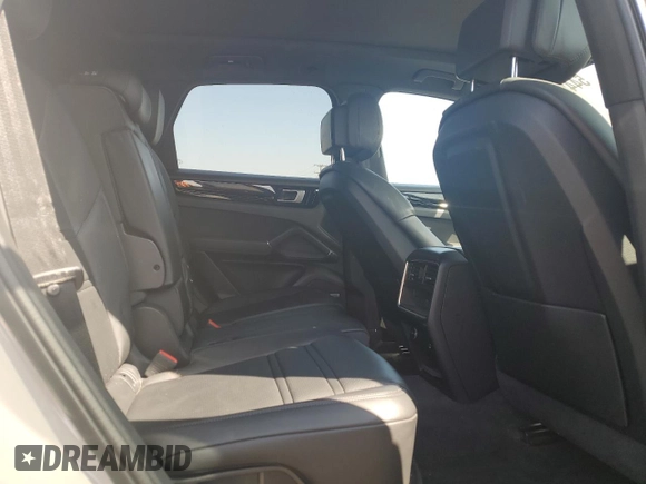 2021 Porsche Cayenne z VIN WP1AA2AY0MDA00689, wystawiony jako Copart lot #54452105 z przebiegiem 35 799 mil mil oraz Szkoda całkowita • Salvage title. Historia ofert i sprzedaży dostępna na DreamBid. Obrazek 11.