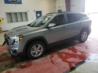 2024 GMC Terrain SLE z VIN 3GKALTEG7RL380106, wystawiony jako Copart lot #53707545 z przebiegiem 6942 mil mil oraz Szkoda całkowita • Salvage title. Historia ofert i sprzedaży dostępna na DreamBid. Obrazek 1.