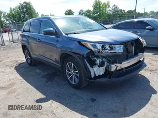 2019 Toyota Highlander SE with VIN 5TDKZRFH1KS290412, listed as a IAAI auction lot 42272229 with 74,212 mi miles and . Bid and sale history available at DreamBid. Image 1.