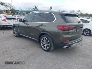 2022 BMW X5 xDrive45e z VIN 5UXTA6C00N9L06383, wystawiony jako IAAI lot #38552162 z przebiegiem 19 592 mil mil oraz . Historia ofert i sprzedaży dostępna na DreamBid. Obrazek 3.