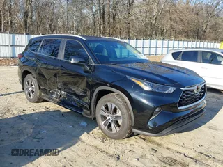 2024 Toyota Highlander LE z VIN 5TDKDRAH6RS051518, wystawiony jako IAAI lot #41393093 z przebiegiem 23 305 mil mil oraz . Historia ofert i sprzedaży dostępna na DreamBid. Obrazek 1.