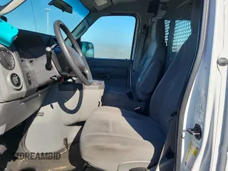 2014 Ford Econoline Cargo Commercial z VIN 1FTNE2EW0EDA95532, wystawiony jako IAAI lot #42442160 z przebiegiem 140 667 mil mil oraz . Historia ofert i sprzedaży dostępna na DreamBid. Obrazek 25.