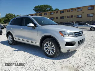 2014 Volkswagen Touareg Sport with VIN WVGEF9BP8ED005445, listed as a Copart auction lot 53694215 with 194,711 mi miles and Salvage Title. Bid and sale history available at DreamBid. Image 4.