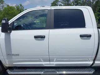 2024 Ram 2500 Big Horn z VIN 3C6UR5DL4RG154221, wystawiony jako IAAI lot #42462540 z przebiegiem 36 235 mil mil oraz . Historia ofert i sprzedaży dostępna na DreamBid. Obrazek 14.