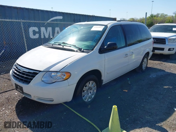2007 Chrysler Town & Country LWB LX with VIN 2A4GP44R77R190593, listed as a IAAI auction lot 42041817 with 83,938 mi miles. Bid and sale history available at carsss.com. Image 2.