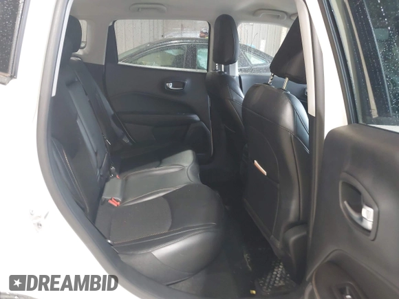 2020 Jeep Compass Altitude z VIN 3C4NJDBB6LT252156, wystawiony jako IAAI lot #42507699 z przebiegiem 47 261 mil mil oraz . Historia ofert i sprzedaży dostępna na DreamBid. Obrazek 8.