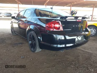 2014 Dodge Avenger SE z VIN 1C3CDZAG6EN138108, wystawiony jako IAAI lot #42068904 z przebiegiem 136 618 mil mil oraz . Historia ofert i sprzedaży dostępna na DreamBid. Obrazek 3.