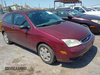 2007 Ford Focus S z VIN 1FAHP31NX7W331899, wystawiony jako IAAI lot #42448423 z przebiegiem 108 943 mil mil oraz . Historia ofert i sprzedaży dostępna na DreamBid. Obrazek 1.