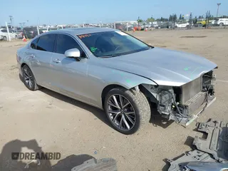 2018 Volvo S90 Momentum z VIN LVY102MKXJP055598, wystawiony jako IAAI lot #42095473 z przebiegiem 108 857 mil mil oraz . Historia ofert i sprzedaży dostępna na DreamBid. Obrazek 1.