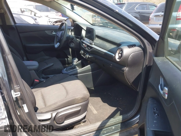 2019 Kia Forte LXS z VIN 3KPF24AD4KE081480, wystawiony jako IAAI lot #42073063 z przebiegiem 100 605 mil mil oraz . Historia ofert i sprzedaży dostępna na DreamBid. Obrazek 5.