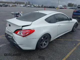 2011 Hyundai Genesis Coupe z VIN KMHHT6KD0BU059084, wystawiony jako IAAI lot #41776762 z przebiegiem 149 115 mil mil oraz . Historia ofert i sprzedaży dostępna na DreamBid. Obrazek 4.