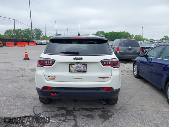 2020 Jeep Compass Trailhawk z VIN 3C4NJDDB8LT195584, wystawiony jako IAAI lot #42295678 z przebiegiem 99 762 mil mil oraz . Historia ofert i sprzedaży dostępna na DreamBid. Obrazek 17.