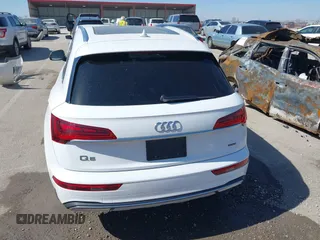 2021 Audi Q5 Premium Plus with VIN WA1BAAFYXM2050143, listed as a IAAI auction lot 41724418 with 60,638 mi miles. Bid and sale history available at carsss.com. Image 16.