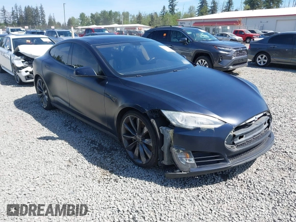2013 Tesla Model S Performance z VIN 5YJSA1DP2DFP06669, wystawiony jako IAAI lot #42161357 z przebiegiem 177 710 mil mil oraz . Historia ofert i sprzedaży dostępna na DreamBid. Obrazek 1.