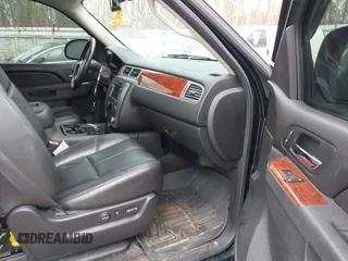 2011 GMC Yukon SLT with VIN 1GKS2CE01BR347675, listed as a IAAI auction lot 41931635 with 247,817 mi miles. Bid and sale history available at carsss.com. Image 5.