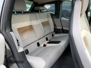 2020 BMW i3 z VIN WBY8P4C08L7G74380, wystawiony jako Copart lot #40858024 z przebiegiem 34 379 mil mil oraz . Historia ofert i sprzedaży dostępna na DreamBid. Obrazek 10.
