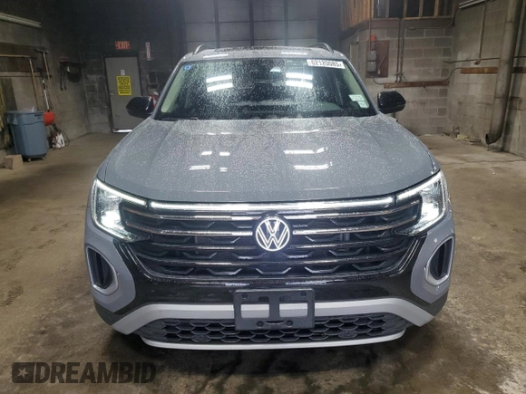 2024 Volkswagen Atlas Peak Edition SE with VIN 1V2CR2CA1RC567900, listed as a Copart auction lot 62120085 with 10,030 mi miles and Salvage title. Bid and sale history available at DreamBid. Image 5.