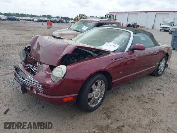 2004 Ford Thunderbird Deluxe z VIN 1FAHP60A24Y104500, wystawiony jako IAAI lot #41952791 z przebiegiem 100 795 mil mil oraz . Historia ofert i sprzedaży dostępna na DreamBid. Obrazek 18.