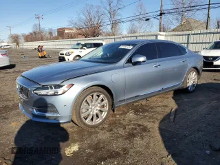 2018 Volvo S90 Inscription with VIN LVYBC0AL2JP028764, listed as a Copart auction lot 82484124 with 102,130 mi miles and Salvage Title. Bid and sale history available at carsss.com. Image 1.