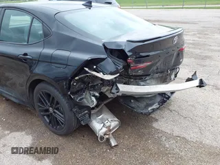 2025 Toyota Camry LE z VIN 4T1DAACK0SU057646, wystawiony jako IAAI lot #42147253 z przebiegiem 6 675 mil mil oraz . Historia ofert i sprzedaży dostępna na DreamBid. Obrazek 6.