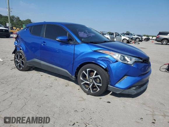 2018 Toyota C-HR XLE z VIN NMTKHMBX4JR054062, wystawiony jako Copart lot #63602235 z przebiegiem 82 111 mil mil oraz Czysty tytuł • Clean title. Historia ofert i sprzedaży dostępna na DreamBid. Obrazek 4.
