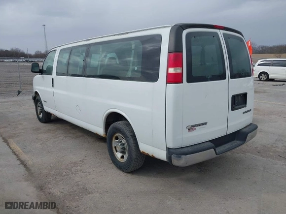 2005 Chevrolet Express Passenger with VIN 1GAHG39U051110188, listed as a IAAI auction lot 41793268 with 245,267 mi miles. Bid and sale history available at carsss.com. Image 3.