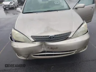 2002 Toyota Camry LE z VIN JTDBE32KX20022844, wystawiony jako IAAI lot #41392677 z przebiegiem 155 533 mil mil oraz . Historia ofert i sprzedaży dostępna na DreamBid. Obrazek 6.