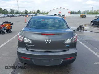 2013 Mazda 3 i Touring z VIN JM1BL1V72D1822505, wystawiony jako IAAI lot #42199595 z przebiegiem 103 560 mil mil oraz . Historia ofert i sprzedaży dostępna na DreamBid. Obrazek 16.