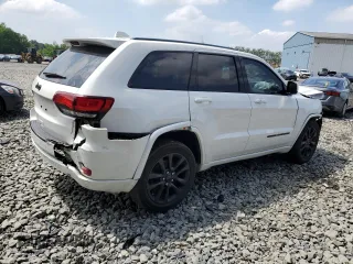 2018 Jeep Grand Cherokee Altitude with VIN 1C4RJFAGXJC122688, listed as a Copart auction lot 61290525 with 106,671 mi miles and Salvage title. Bid and sale history available at DreamBid. Image 3.