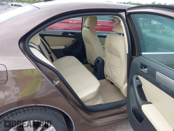 2015 Volkswagen Jetta SE with VIN 3VWD07AJXFM289988, listed as a IAAI auction lot 42322842 with 131,998 mi miles and . Bid and sale history available at DreamBid. Image 8.