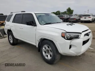 2021 Toyota 4Runner SR5 with VIN JTEEU5JR4M5231007, listed as a Copart auction lot 61396175 with 74,973 mi miles and Salvage title. Bid and sale history available at DreamBid. Image 4.