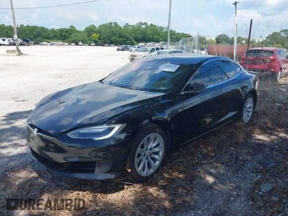 2017 Tesla Model S 60 z VIN 5YJSA1E13HF199359, wystawiony jako IAAI lot #42490410 z przebiegiem 100 377 mil mil oraz . Historia ofert i sprzedaży dostępna na DreamBid. Obrazek 18.