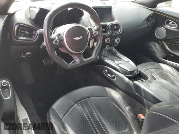2019 Aston Martin Vantage z VIN SCFSMGAW6KGN01897, wystawiony jako Copart lot #51802505 z przebiegiem Nie podano mil oraz Szkoda całkowita • Salvage title. Historia ofert i sprzedaży dostępna na DreamBid. Obrazek 8.