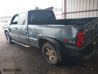 2006 Chevrolet Silverado 1500 LT1 with VIN 1GCEK19B86E186215, listed as a IAAI auction lot 41190630 with 394,548 mi miles. Bid and sale history available at carsss.com. Image 3.