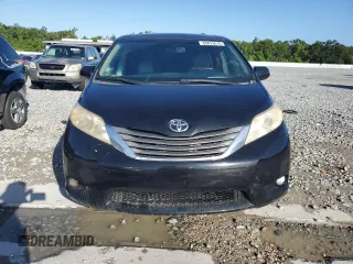 2012 Toyota Sienna XLE AAS z VIN 5TDYK3DC1CS220347, wystawiony jako Copart lot #65015615 z przebiegiem 168 629 mil mil oraz Szkoda całkowita • Salvage title. Historia ofert i sprzedaży dostępna na DreamBid. Obrazek 5.