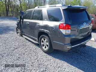 2013 Toyota 4Runner SR5 z VIN JTEZU5JR8D5053197, wystawiony jako IAAI lot #41973107 z przebiegiem 217 750 mil mil oraz . Historia ofert i sprzedaży dostępna na DreamBid. Obrazek 3.
